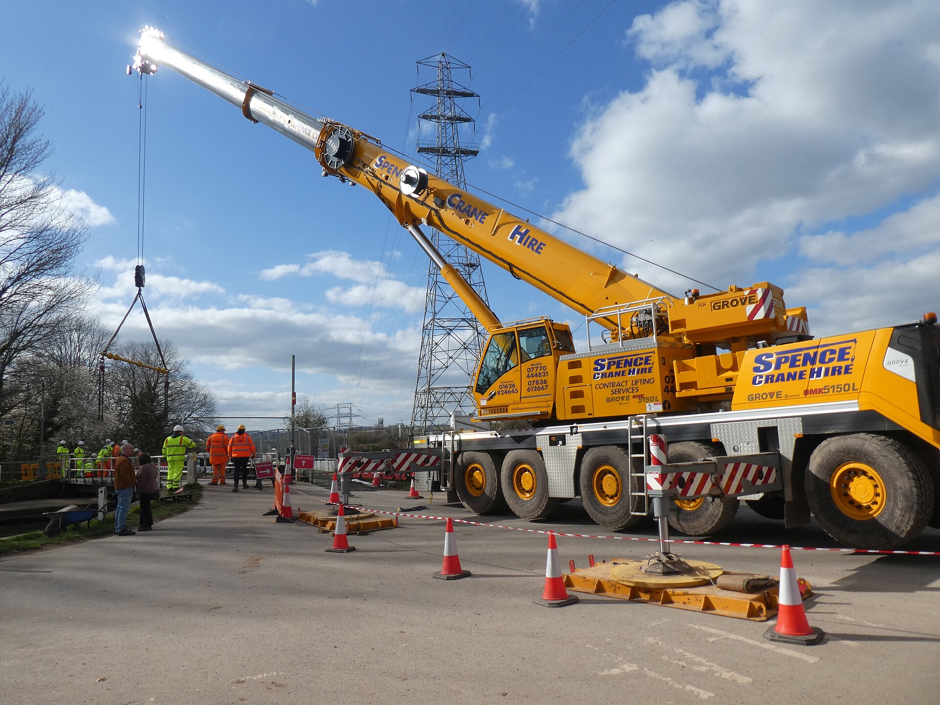 Schwere Lasten auf der Baustelle heben